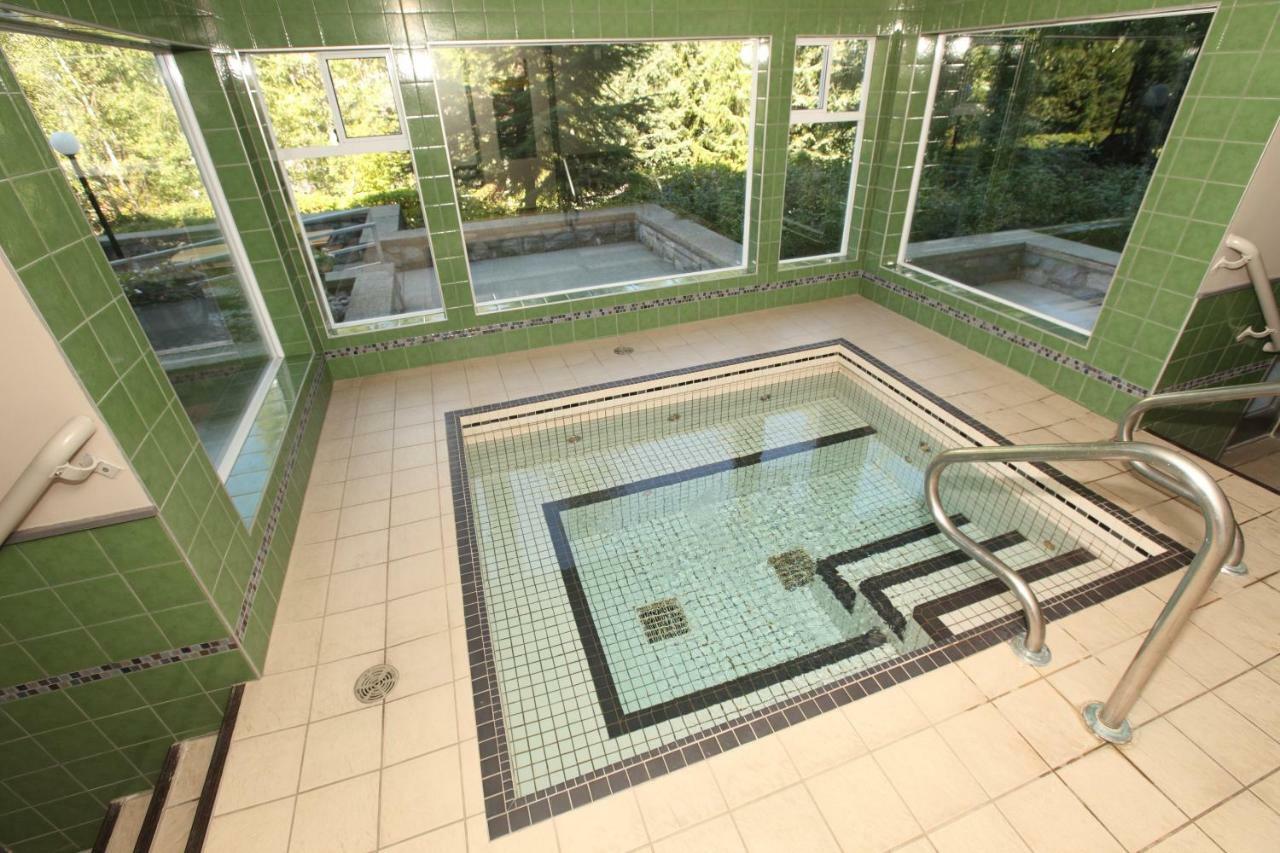 Greystone Lodge Уистлер Экстерьер фото
