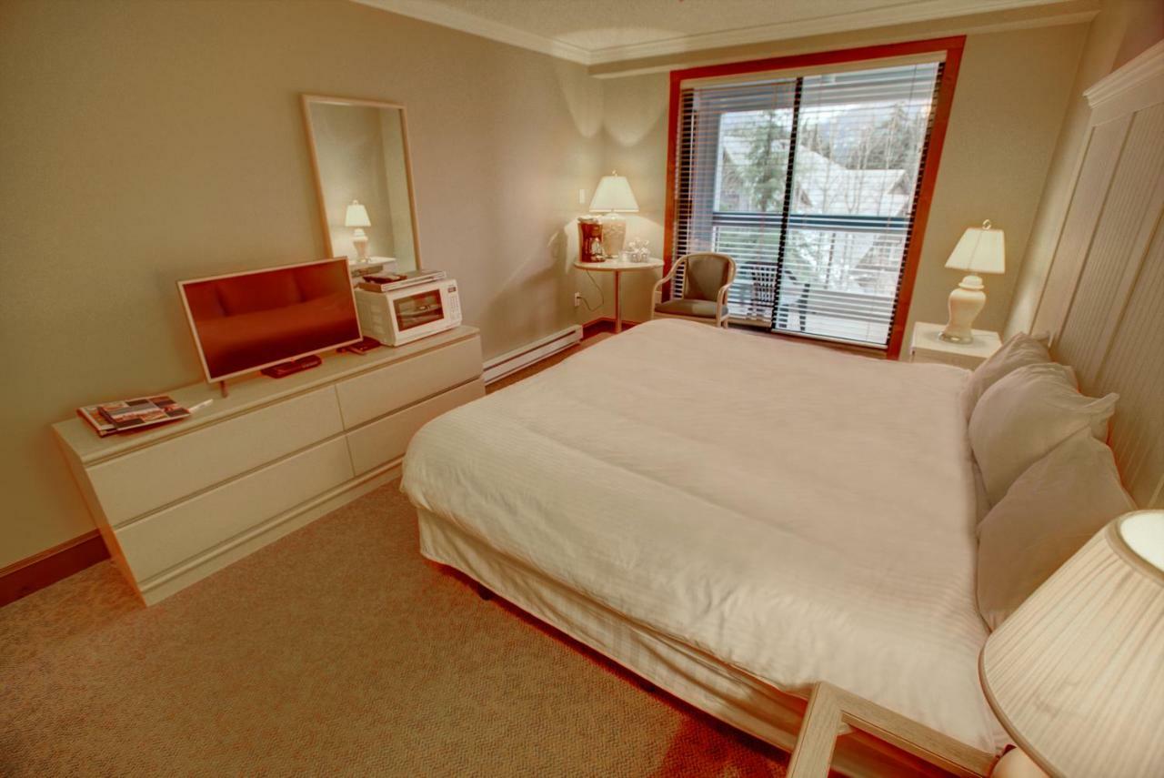 Greystone Lodge Уистлер Экстерьер фото