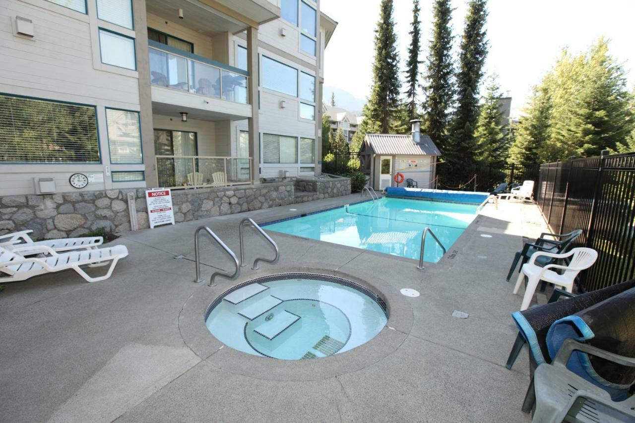 Greystone Lodge Уистлер Экстерьер фото