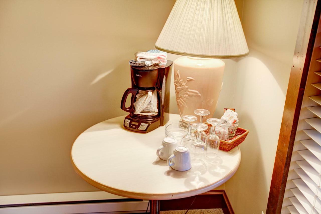 Greystone Lodge Уистлер Экстерьер фото
